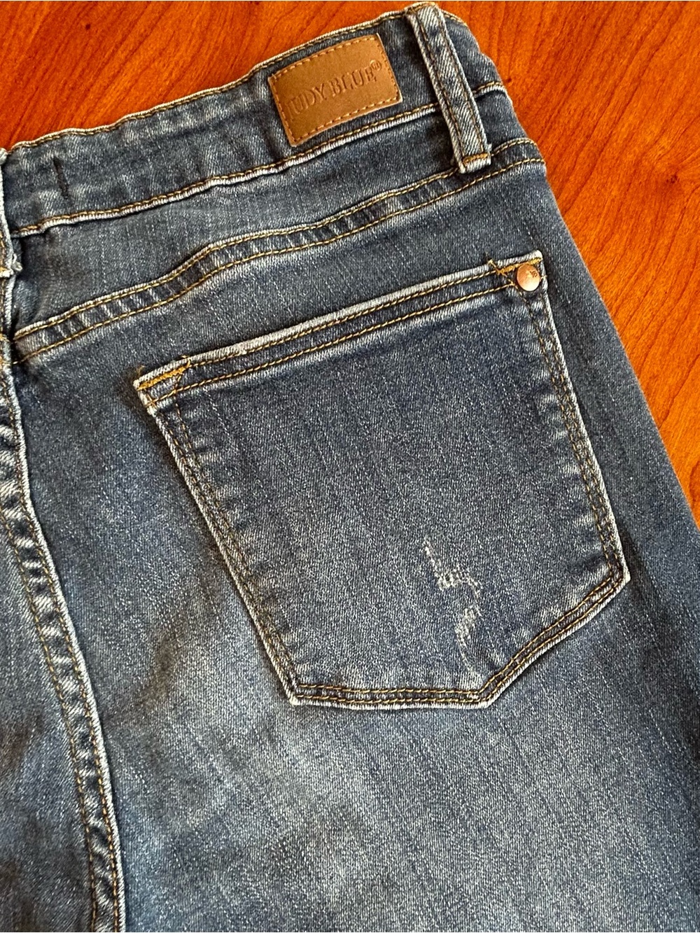 Women’s Judy Blue Relaxed Fit Jeans - Size 32 - Picture 6 of 12